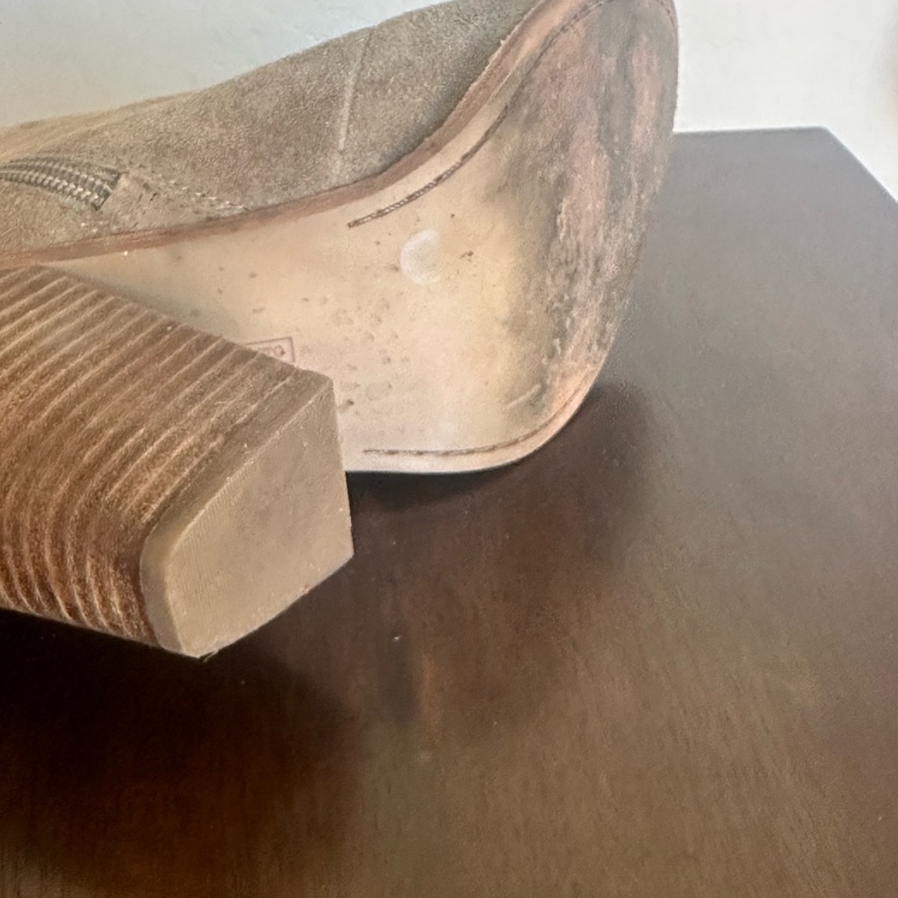 Vince Camuto suede booty - Picture 6 of 6